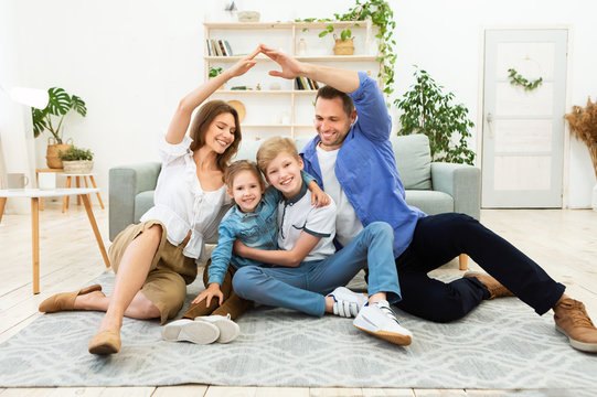 Family choosing private health insurance Utah plans with a licensed PPO agent